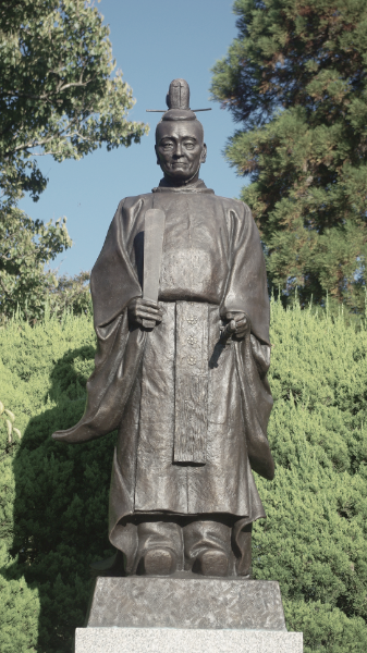 忠利公銅像